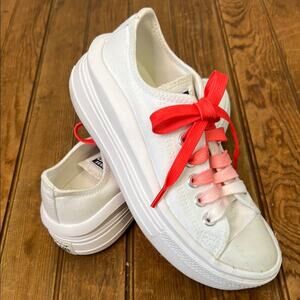 Women’s or kids Converse White canvas lug sole Sneakers Classic Low-Top Design